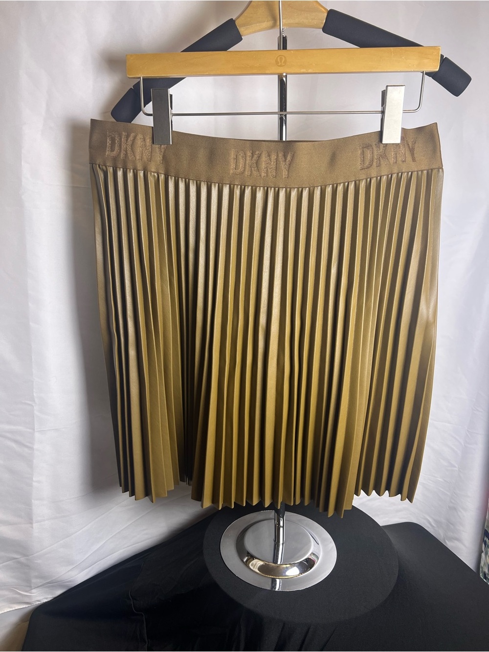 DKNY Camel Faux Leather Pleated Knee Skirt Pull-On Logo Elastic Waist Size L